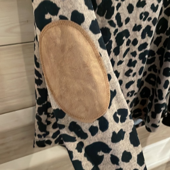 Pink Clover Animal Print Top - Picture 2 of 3